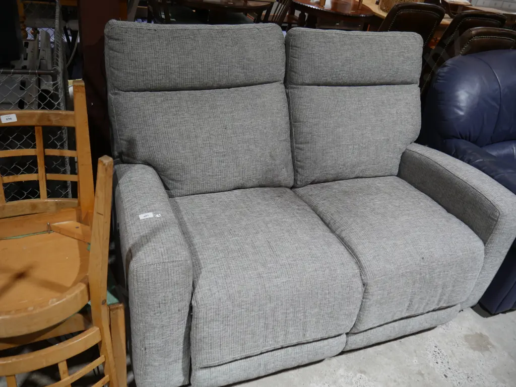 Two seater settee Image 1++