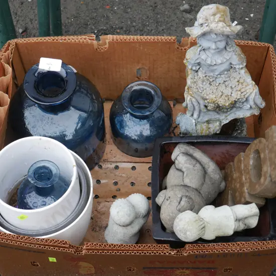 Vases, plant pots, figurines