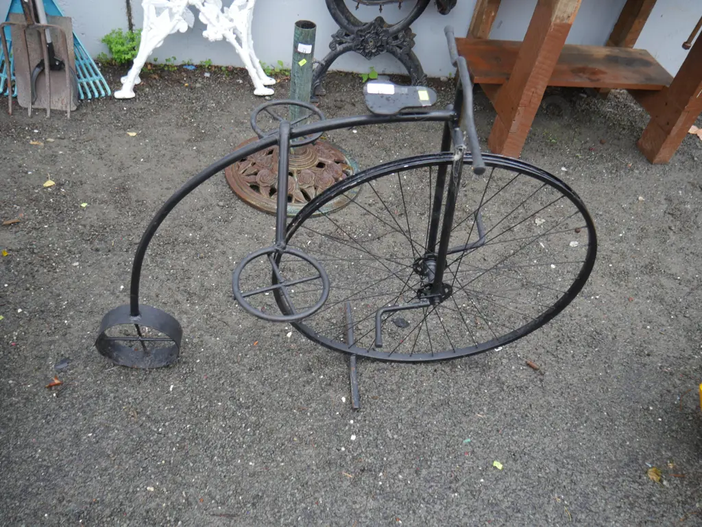 Bicycle plant stand Image 1++