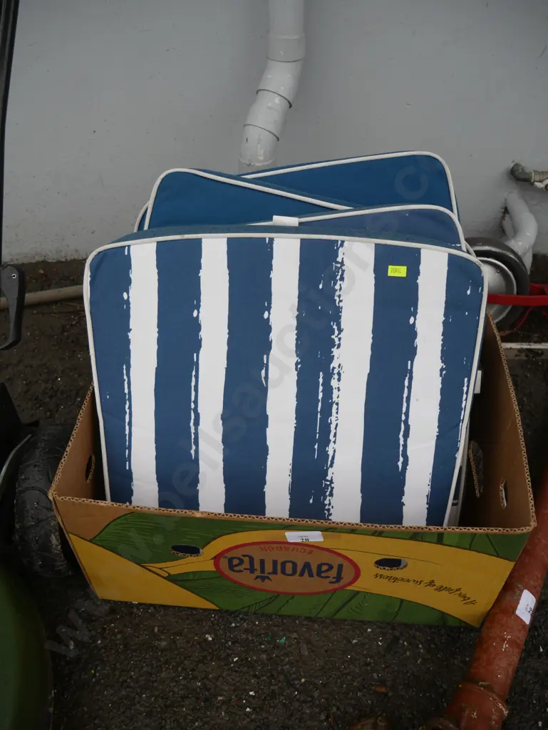 Outdoor cushions Image 1++