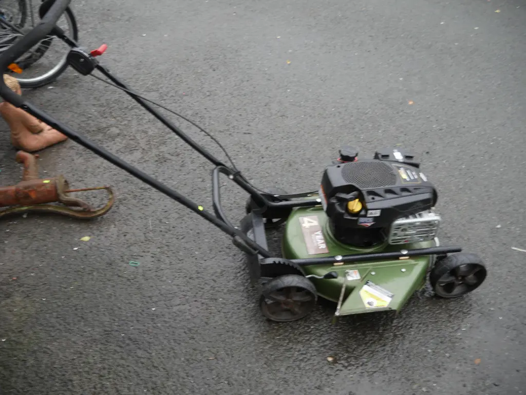 Lawn mower Image 1++