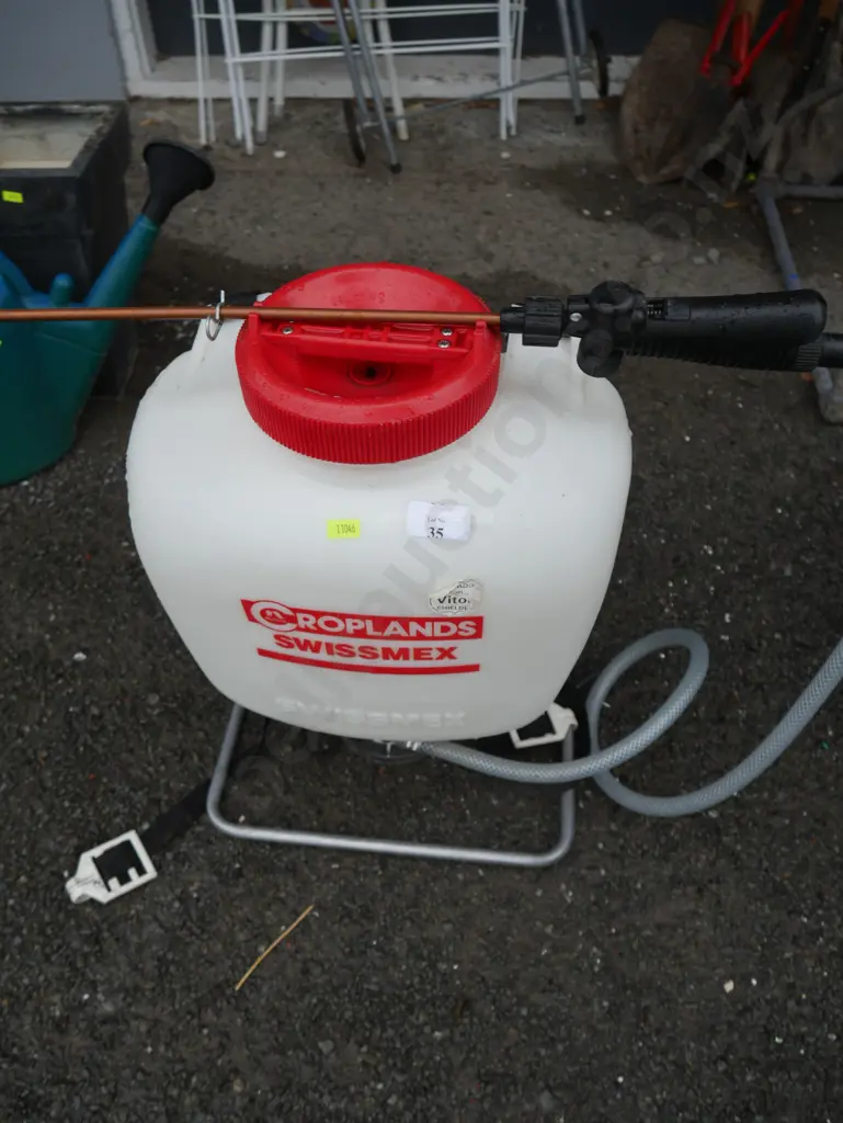 Cropland backpack sprayer Image 1++