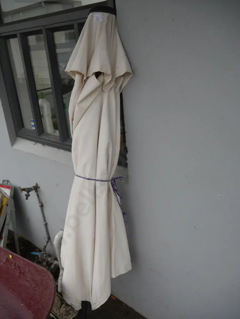 Outdoor sun umbrella no pole Image 1++