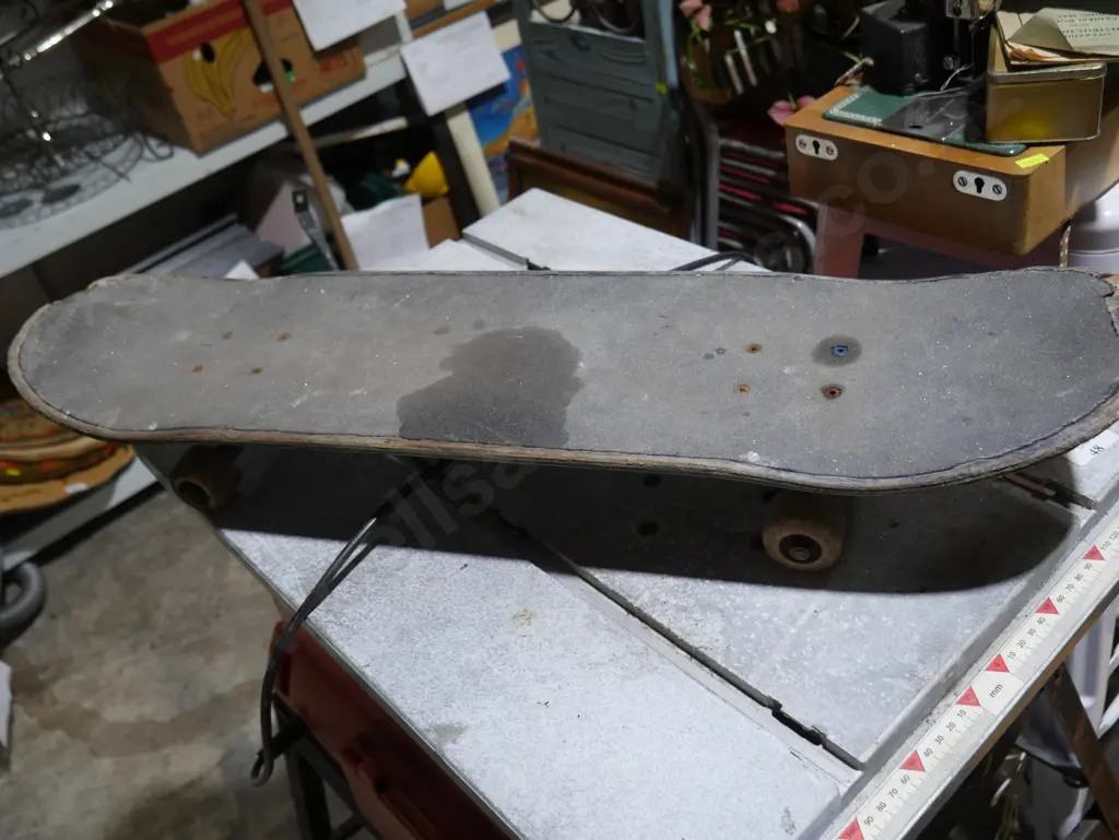 Saw bench and skateboard Image 1++