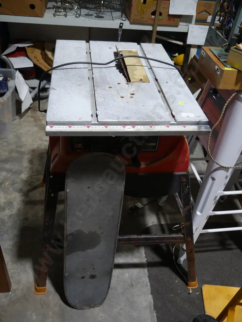 Saw bench and skateboard Image 1++