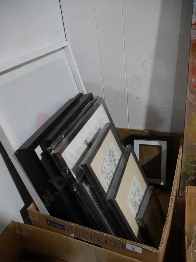 Assorted picture frames etc Image 1++