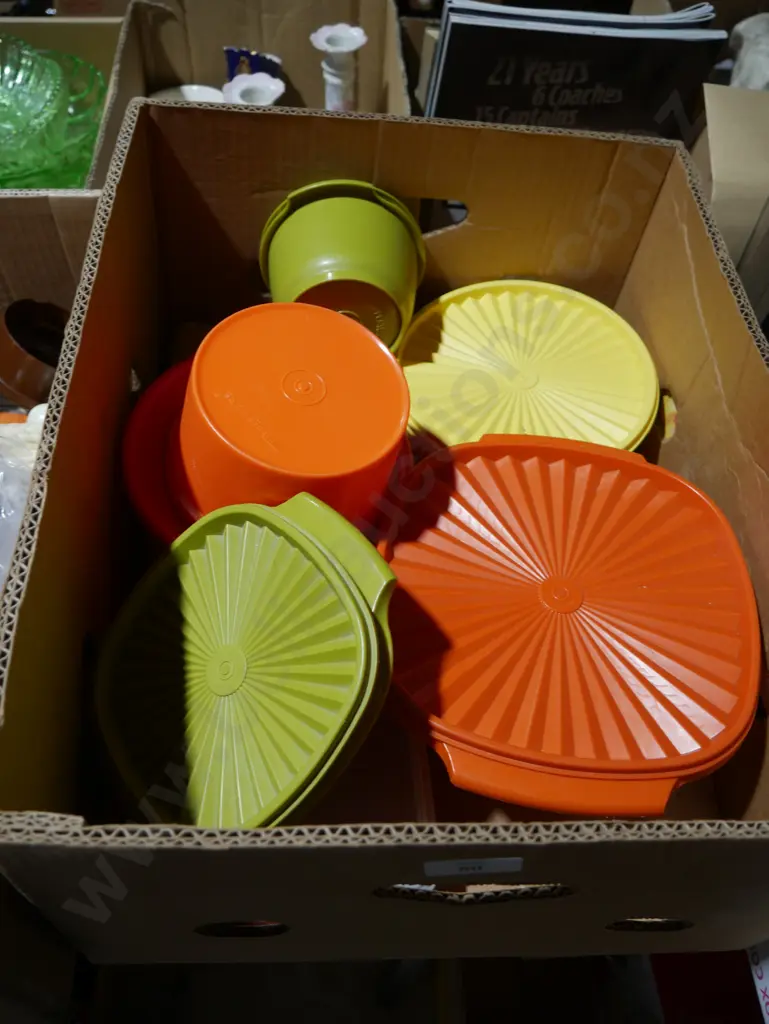 Retro Tupperware containers Image 1++