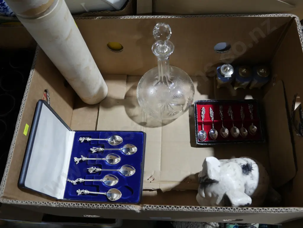 Cased teaspoons, prints etc Image 1++