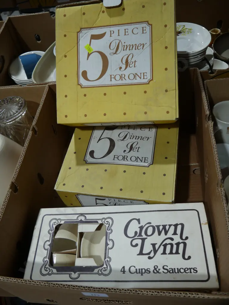 Boxed Crown Lynn dinnerware Image 1++