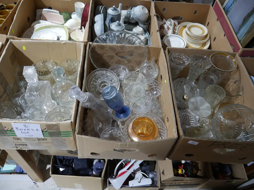 Three boxes of glassware Image 1++