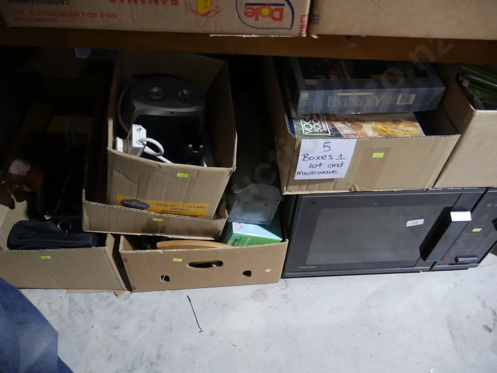 5 boxes sundries and microwave Image 1++