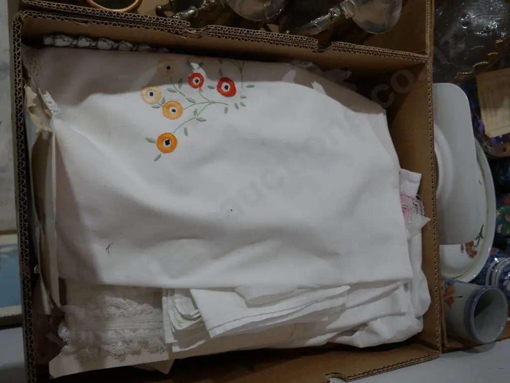 Box of linen Image 1++