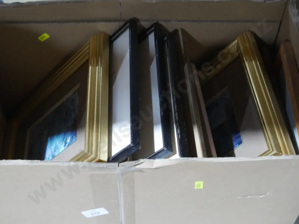 Box of artworks Image 1++