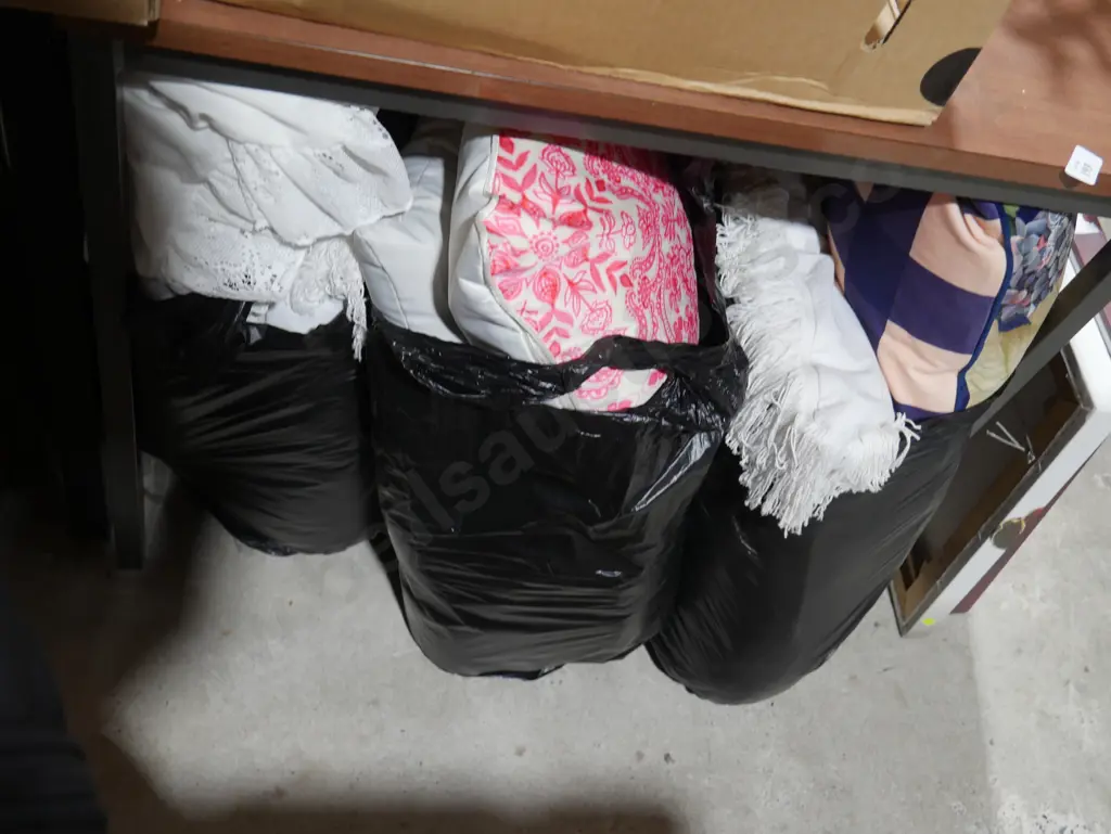 6 bags linen, cushions Image 1++