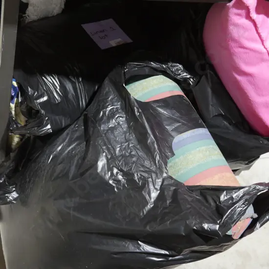 6 bags linen, cushions