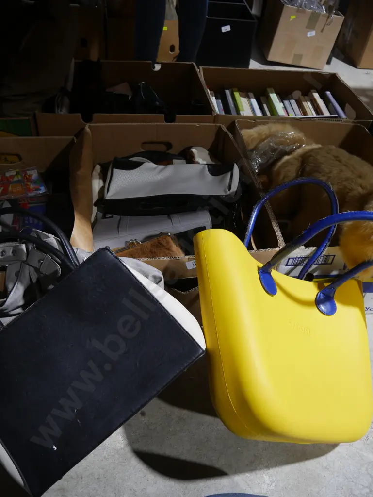 Assorted bags Image 1++