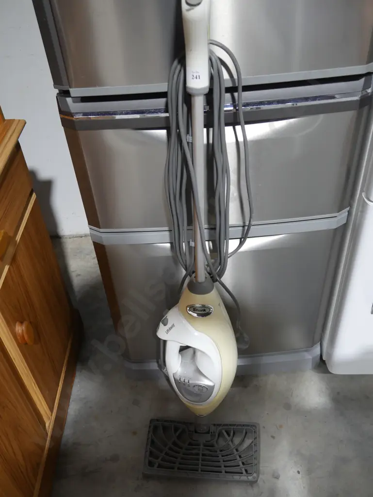 Shark steam mop Image 1++
