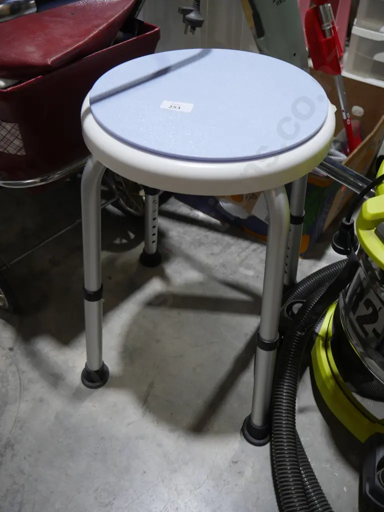 Shower stool Image 1++