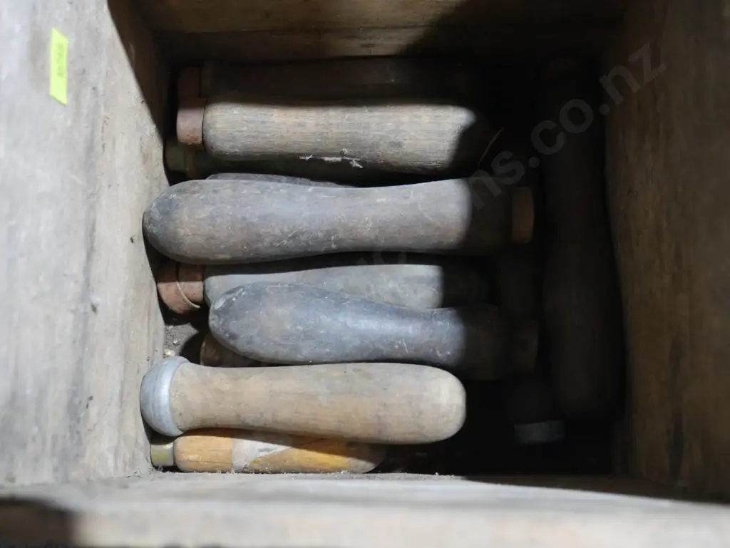 Box of handles Image 1++