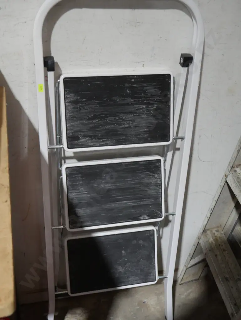 Step ladder Image 1++