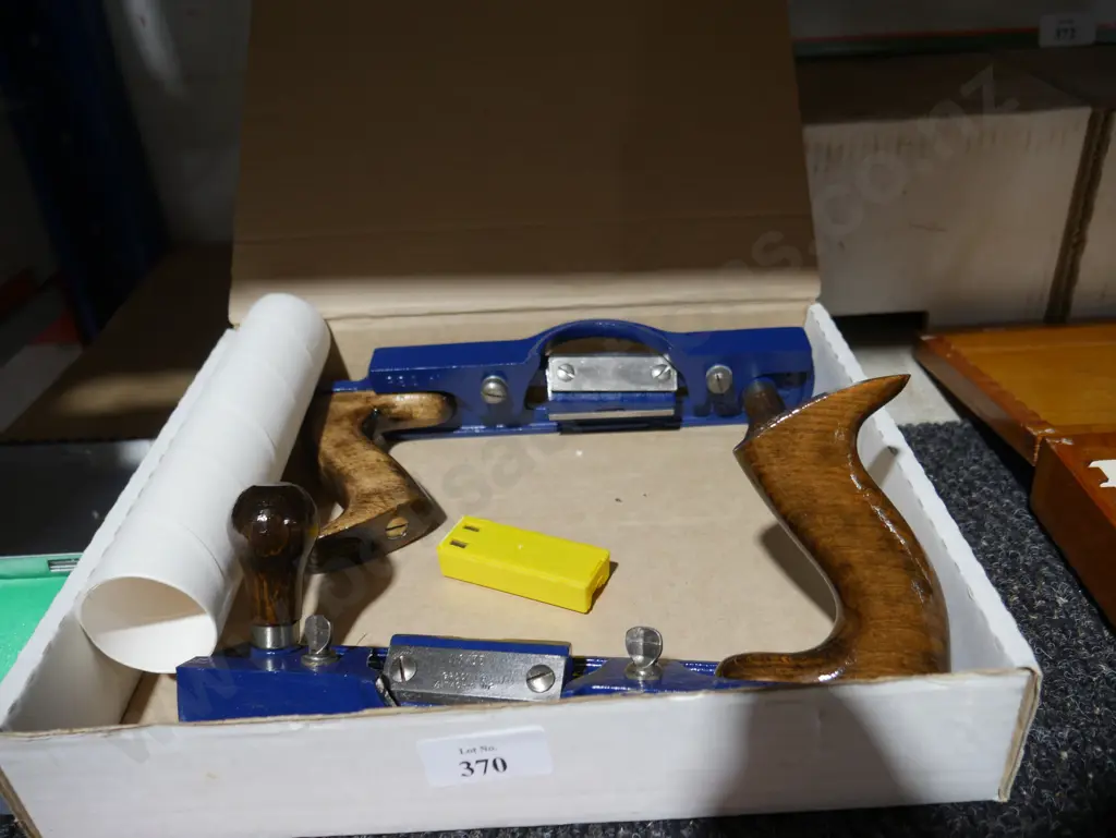 2 wood planes Image 1++