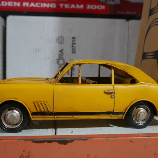 Model tin car