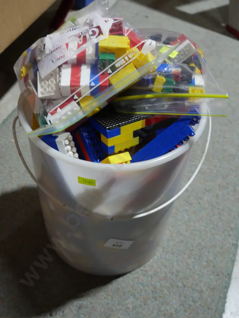 Assorted Toro building blocks Image 1++