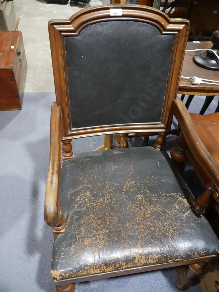 Antique armchair Image 1++