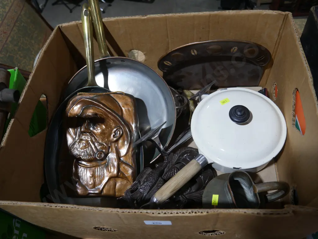 Copper pans, wall plaque etc Image 1++