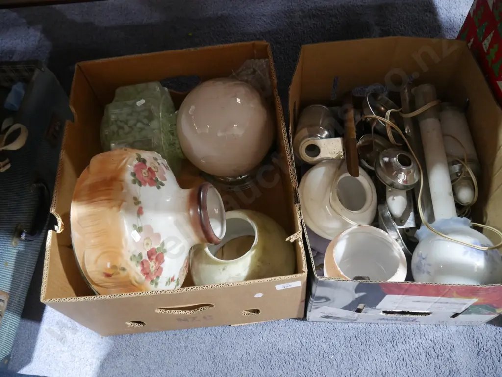 2 boxes light shades, light fittings Image 1++