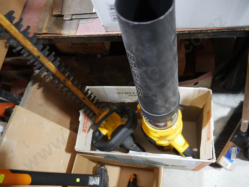 Dewalt battery powered hedge trimmer and blower Image 1++