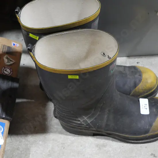 Skellerup gumboots size 7