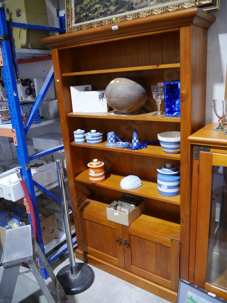 Bookcase cabinet Image 1++