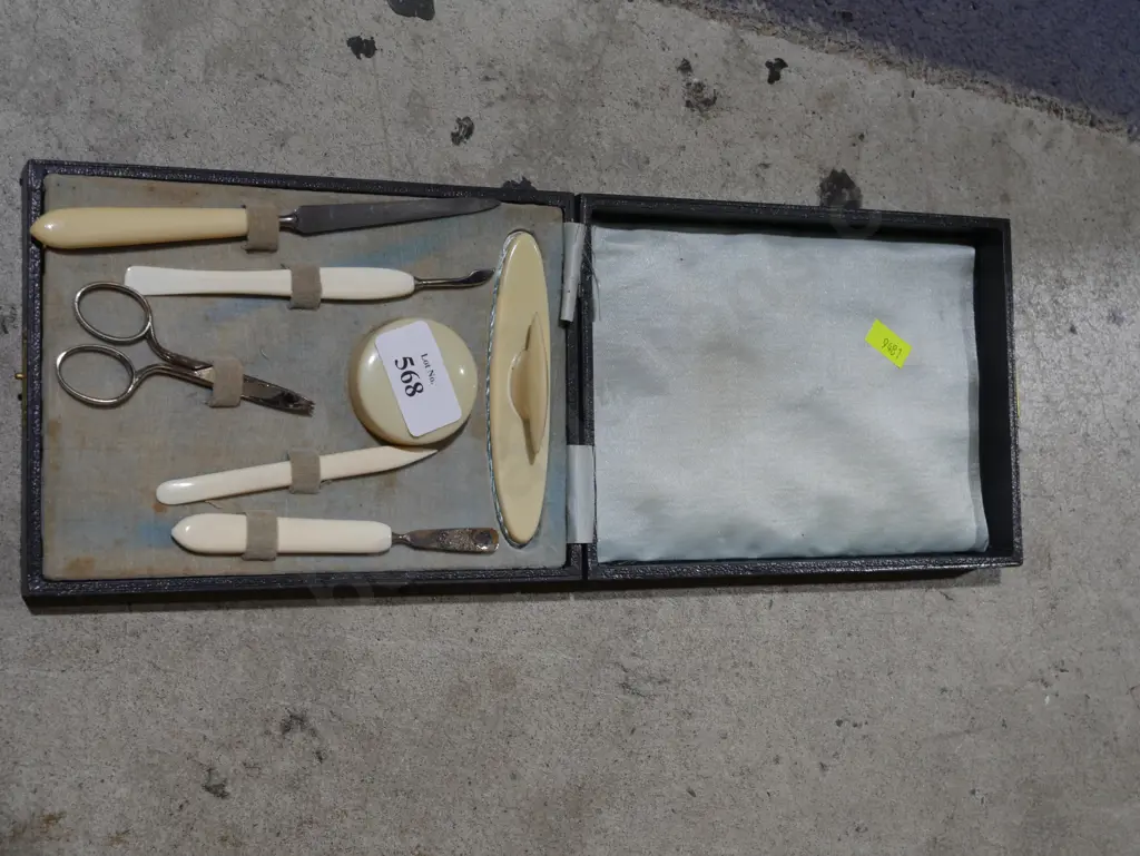 Manicure set Image 1++