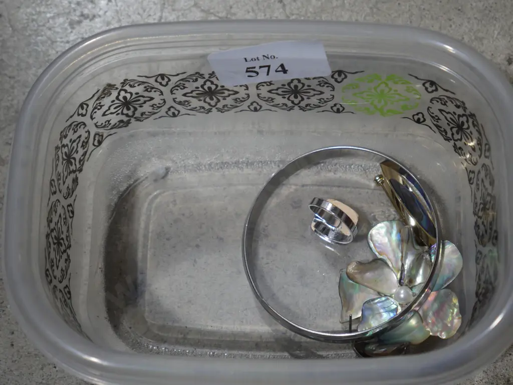 Costume jewellery Image 1++