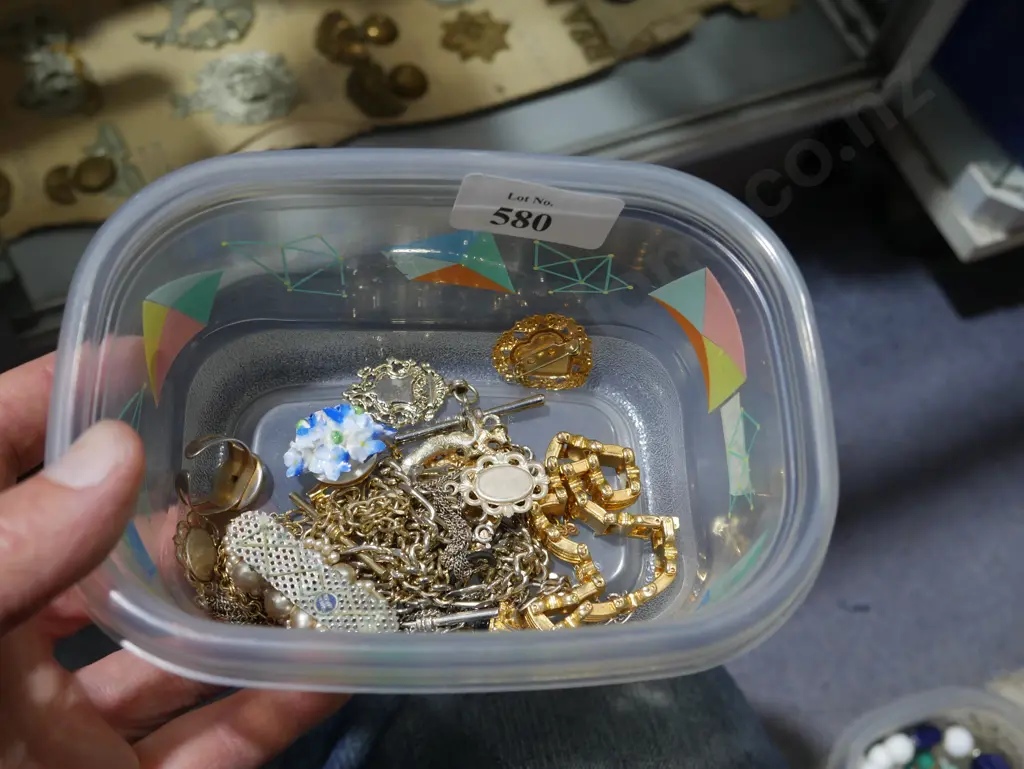 Costume jewellery Image 1++