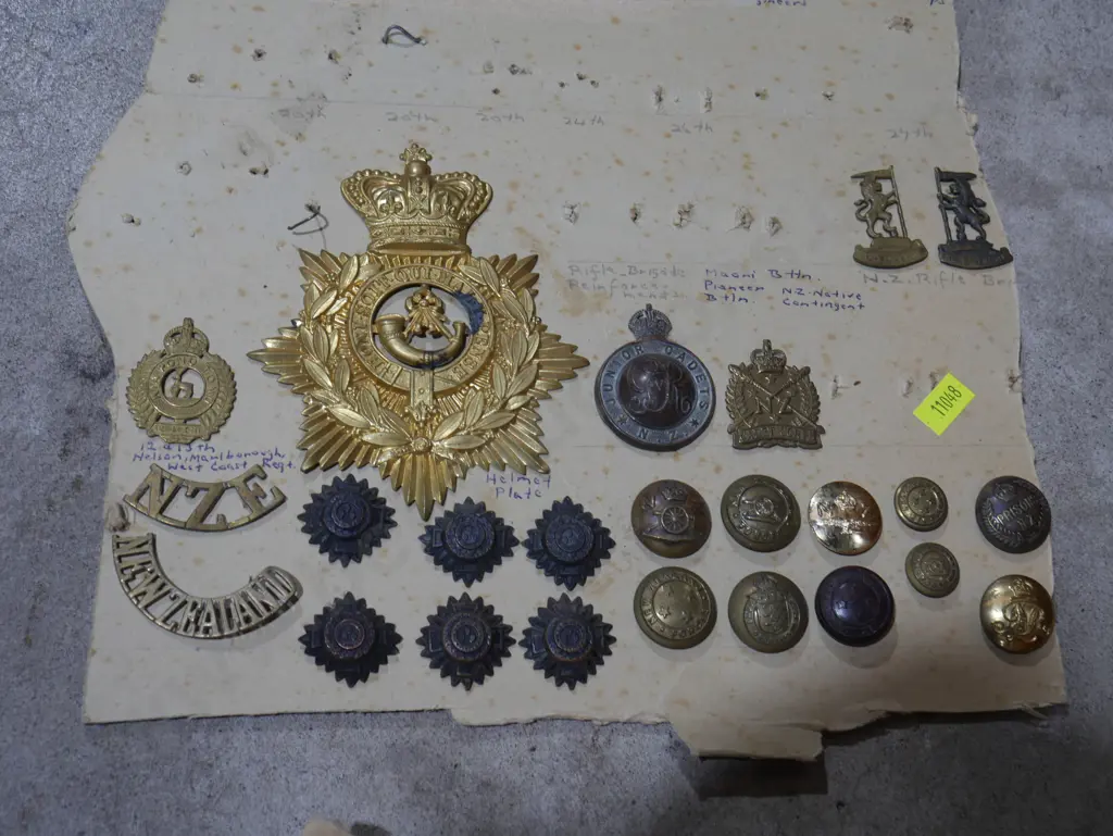 Large collection of military badges etc Image 1++