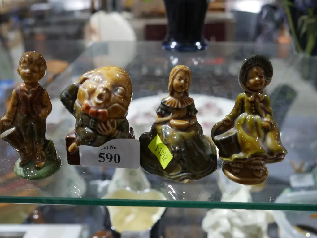 4 large size Wade whimsies Image 1++