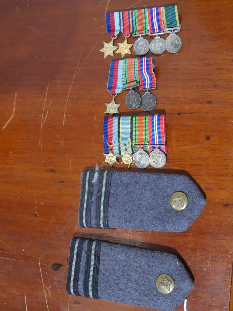 Military medals, epaulette Image 1++