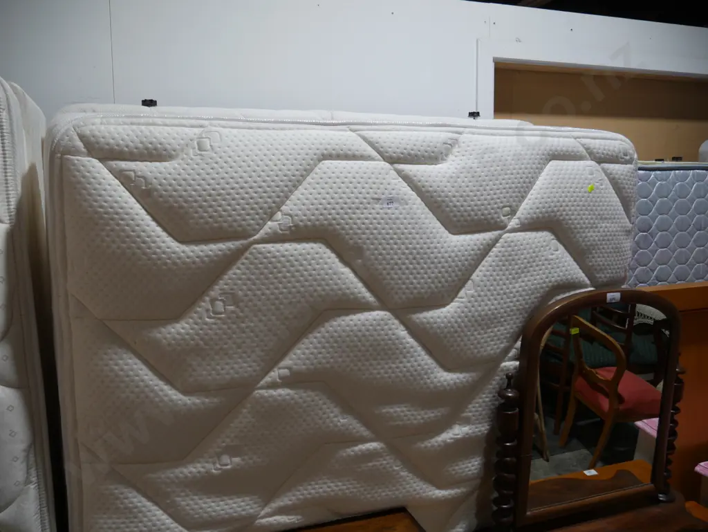 Double bed Image 1++