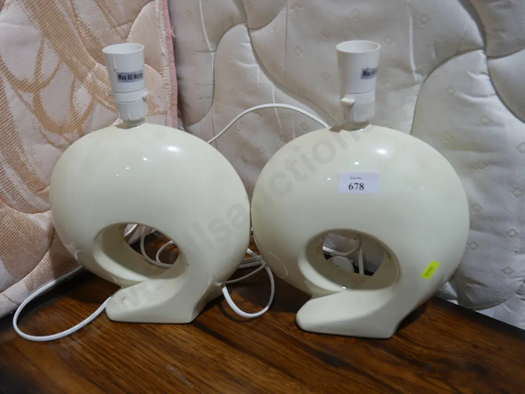 Pair of table lamps Image 1++