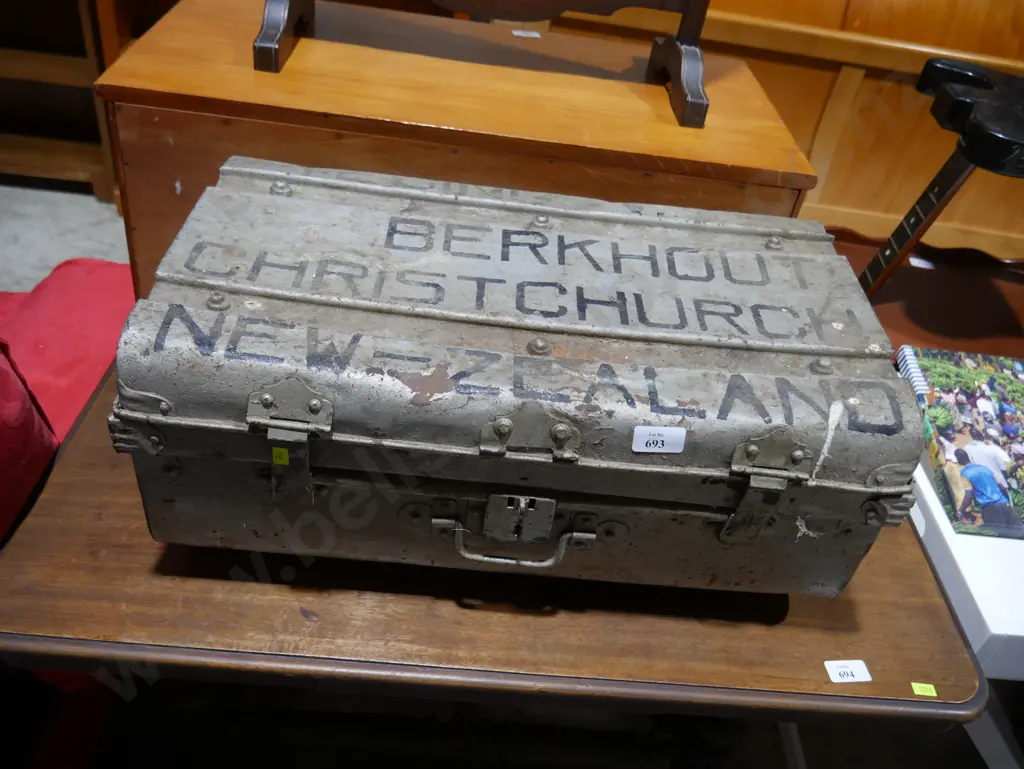 Berkhout Christchurch tin trunk Image 1++