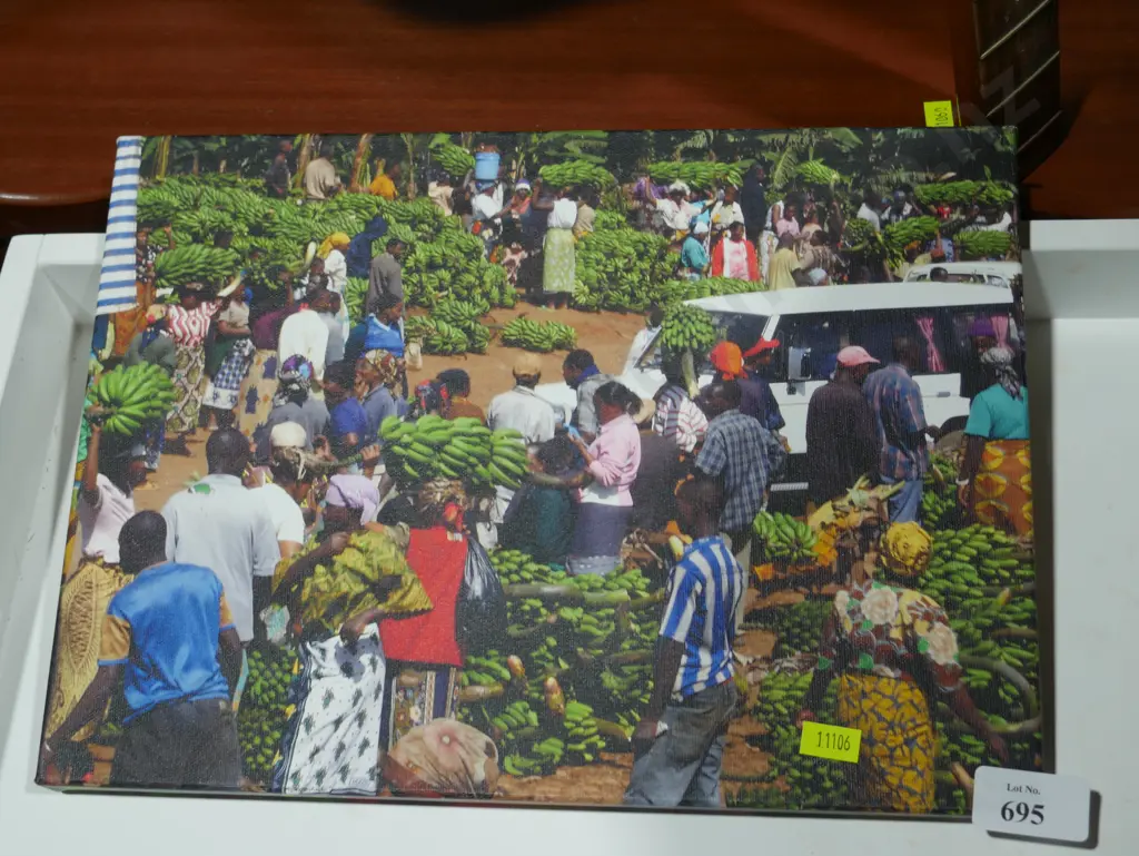 White Butler's tray and canvas picture Image 1++