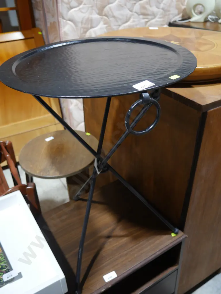 Folding wine table Image 1++