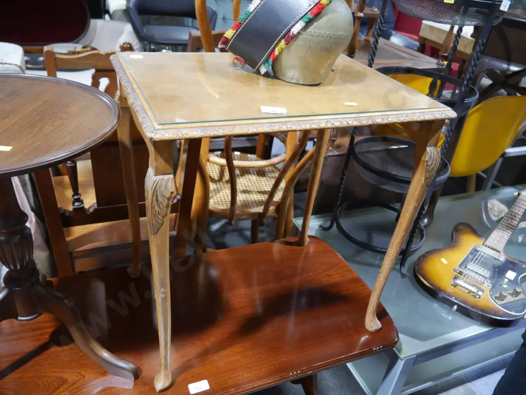 Side table Image 1++