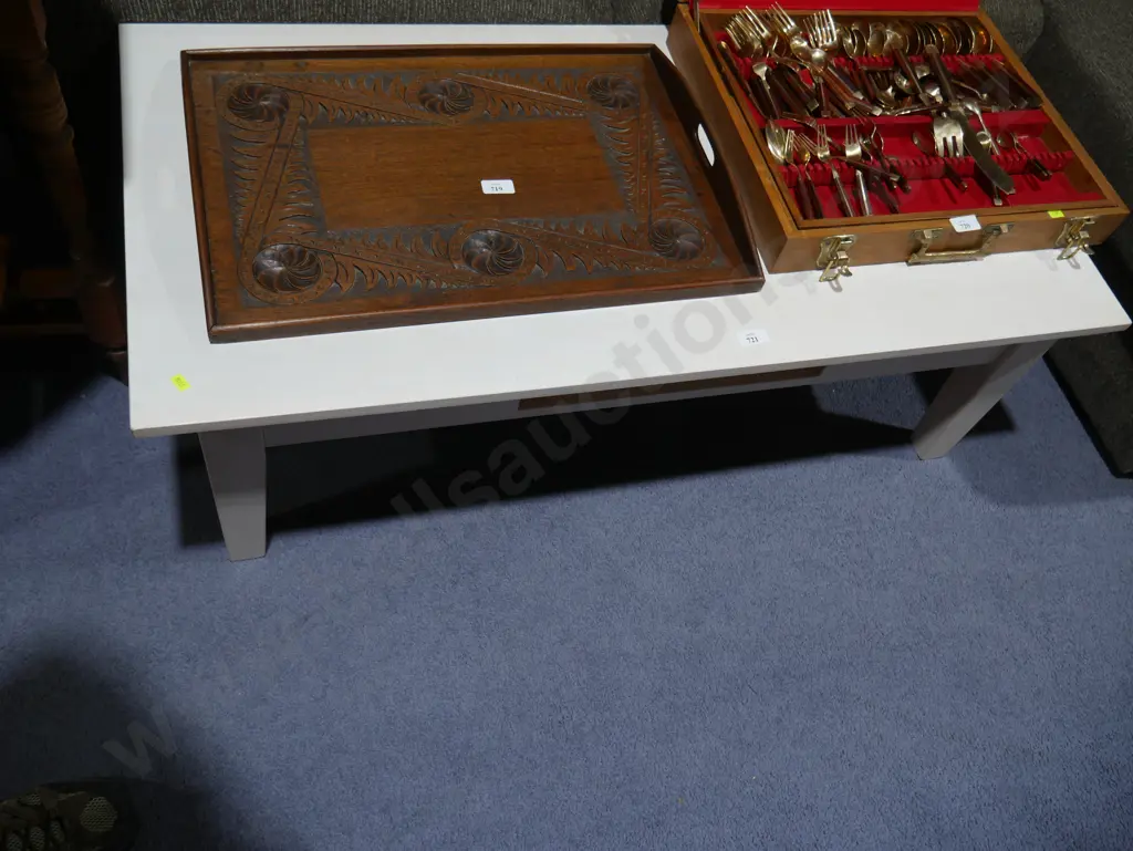 Coffee table Image 1++