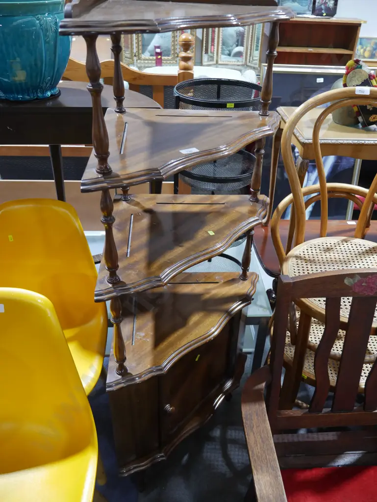 Whatnot cabinet Image 1++