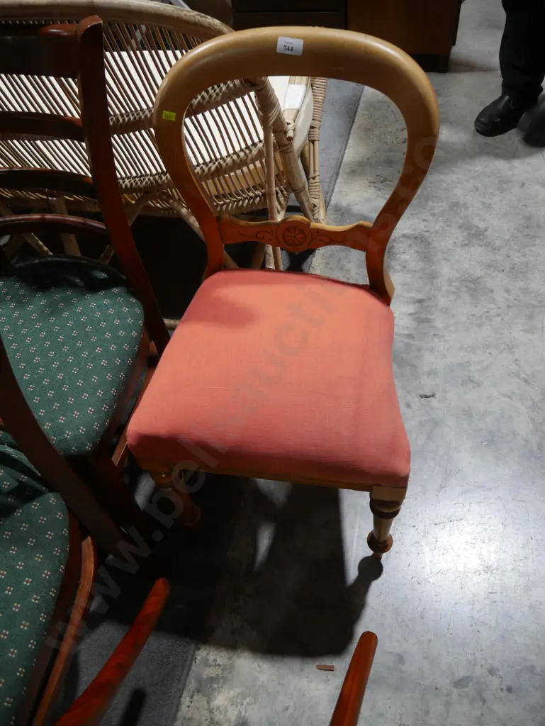 Balloon back chair Image 1++