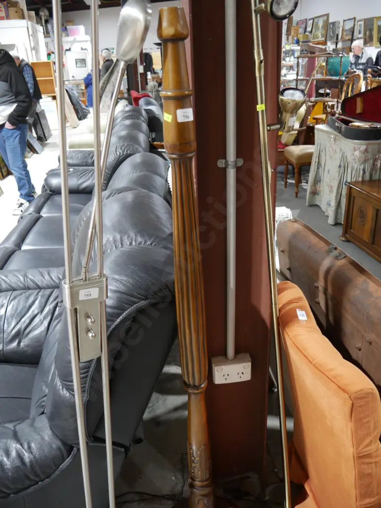 Wooden standard lamp body Image 1++