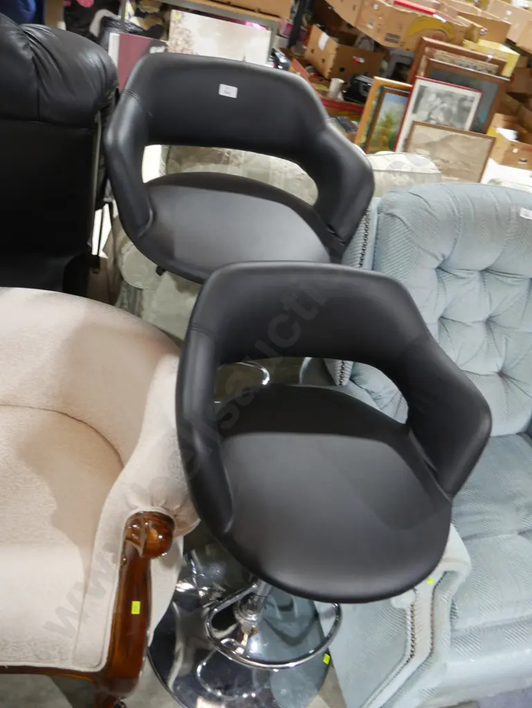 2 barstools Image 1++